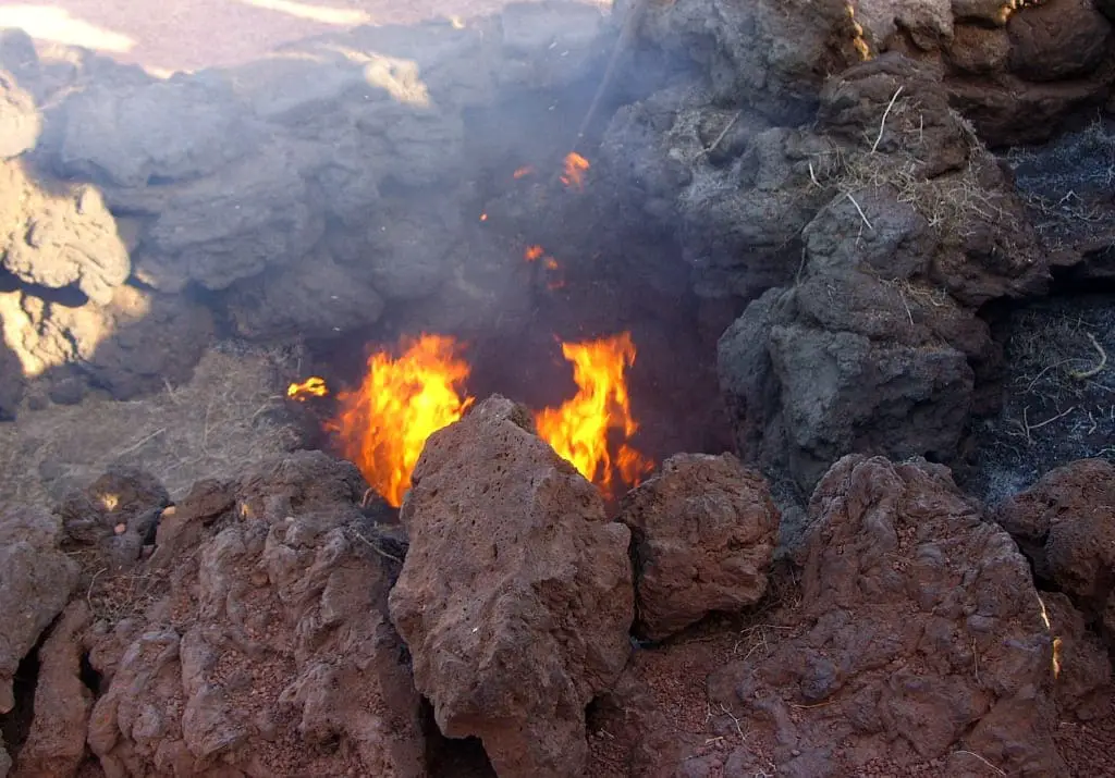 Lanzarote Nationalpark Timanfaya Feuerberge Aussichtspunkt Ast brennt