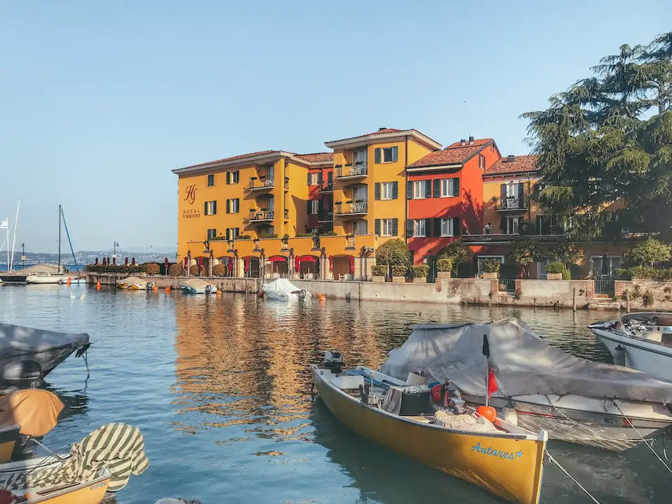 Sirmione Hafen Sehenswürdigkeiten Highlights Anreise Unterkünfte Reisebericht Italien Gardasee