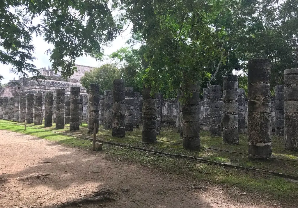 Chichén Itzá Palast der 1000 Säulen (Palacio de las Columnas Esculpidas)