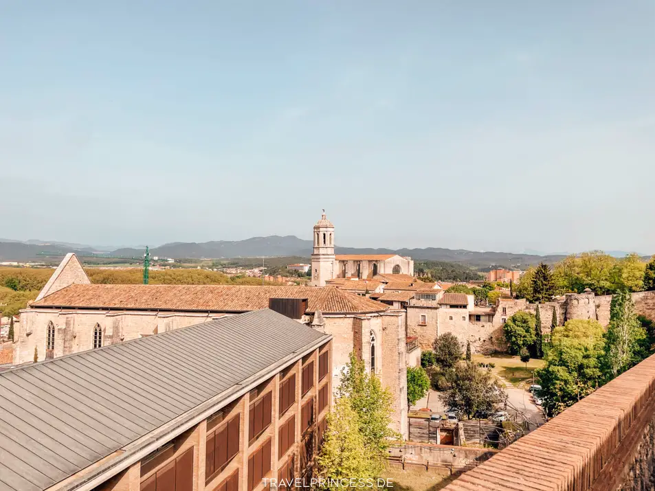 Passeig de la Muralla / Girona City Walks Sehenswürdigkeiten Highlights Reiseführer Reisebericht Reiseblog Travelprincess