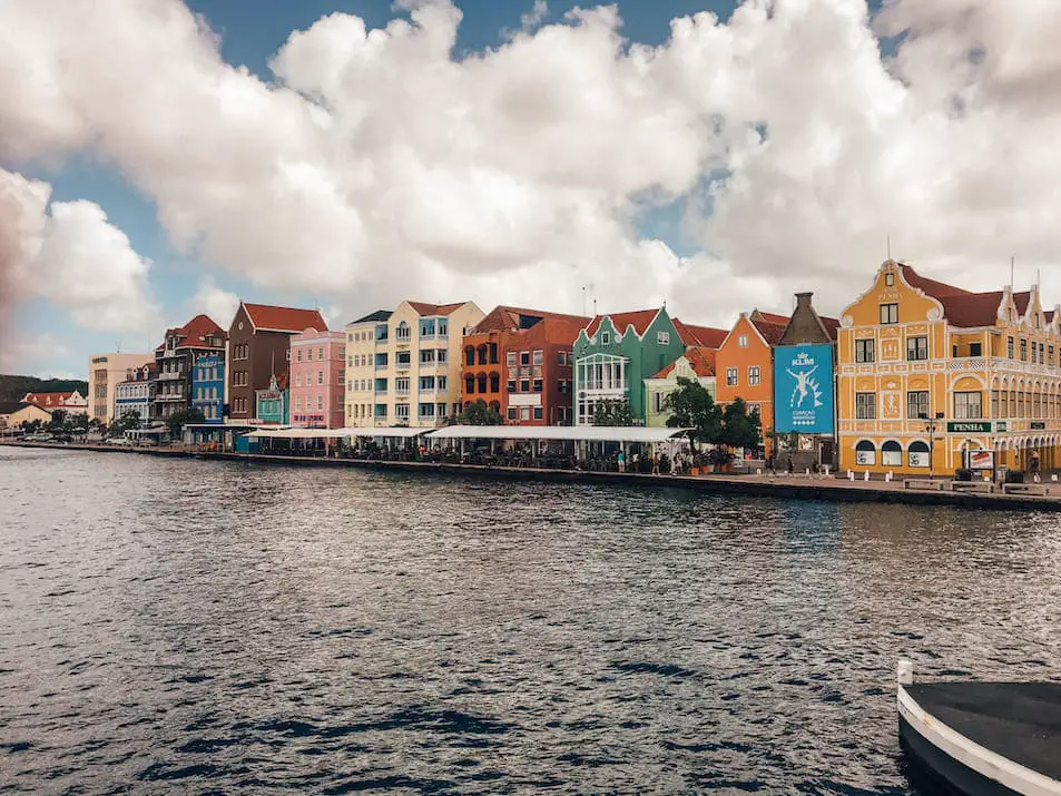 Handelskade Willemstad Reisetipps Reisebericht Sehenswürdigkeiten Empfehlungen Auf eigene Faust Curaçao Hotels Restaurants Pietermaai