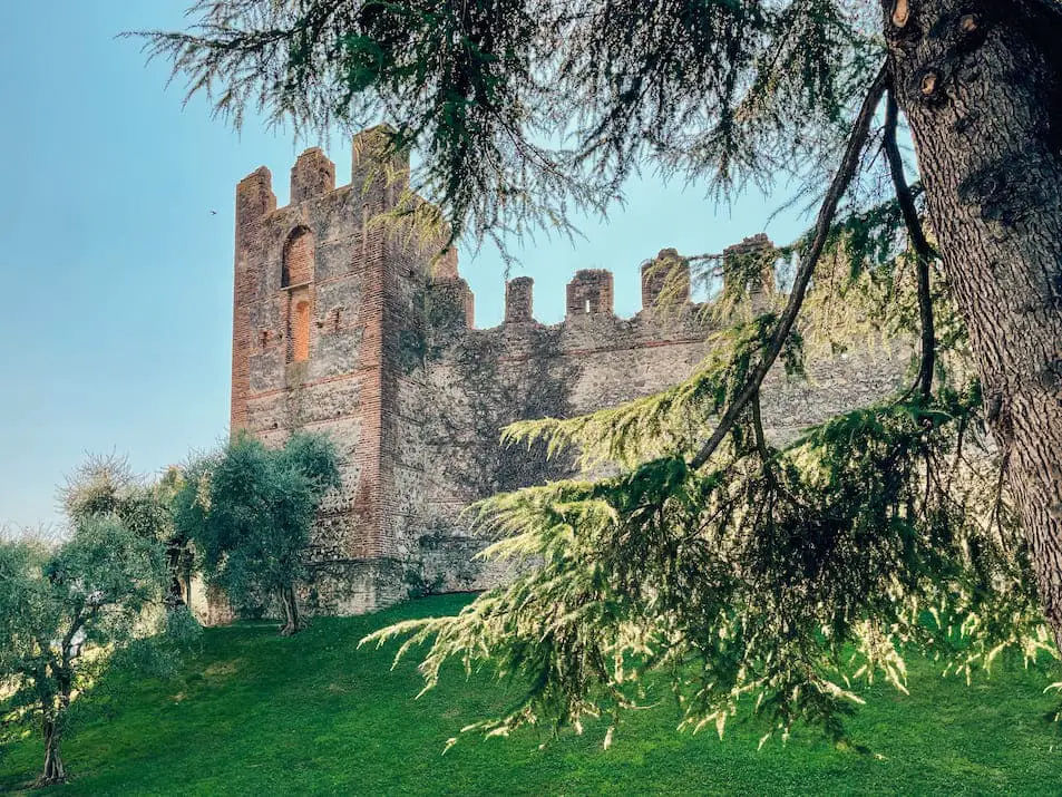 Burg Lazise Castello Scaligero Sehenswürdigkeiten Reisetipps