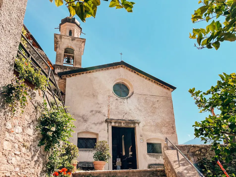 Chiesa San Rocco Kirche Gardasee Ruhe Reisetipps Sehenswürdigkeiten 