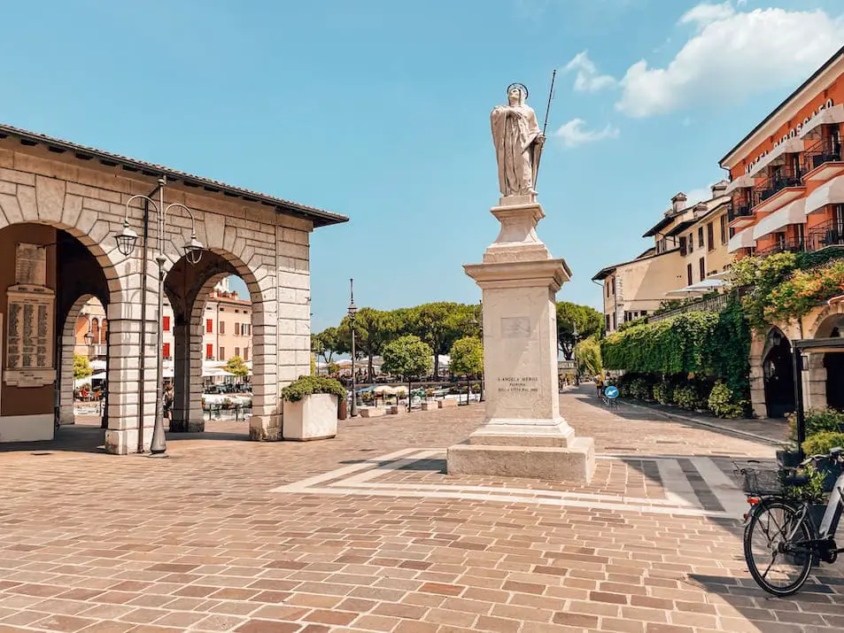 Piazza Malvezzi Sehenswürdigkeiten Desenzano del Garda