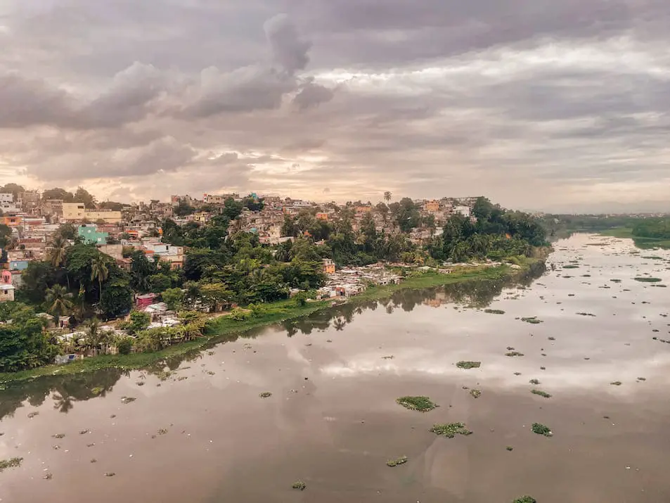 Rio Ozama Teleferico de Santo Domingo Estacion Reisetipps Viertel gefährlich Slums Dominikanische Republik