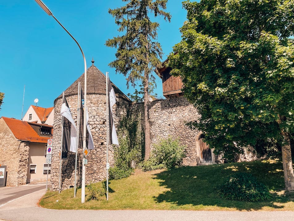 Maderturm Burg Wehrmauer Reisetipps Bayern Urlaub Ausflugstipps Altmühltal