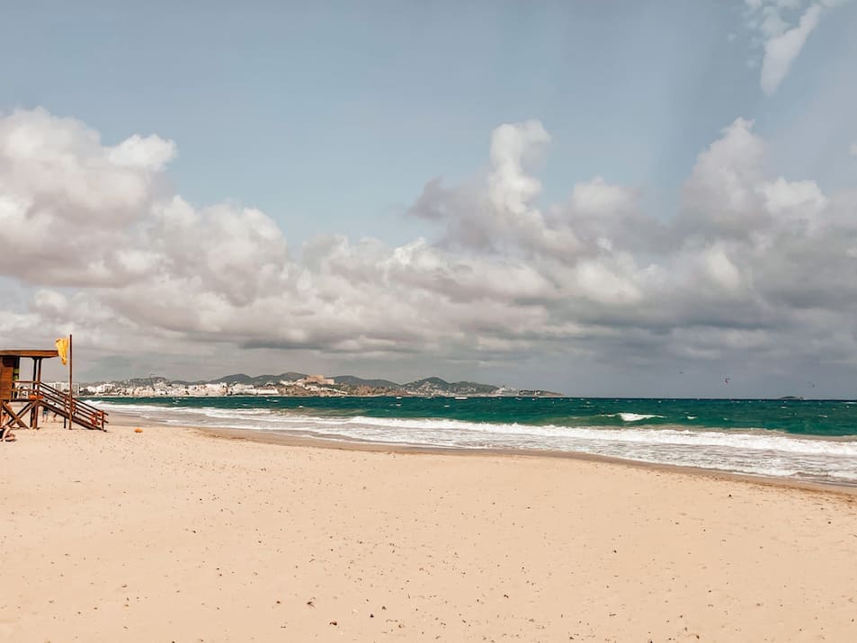 Ibiza Strände - Playa d'en Bossa Strand Reisetipps