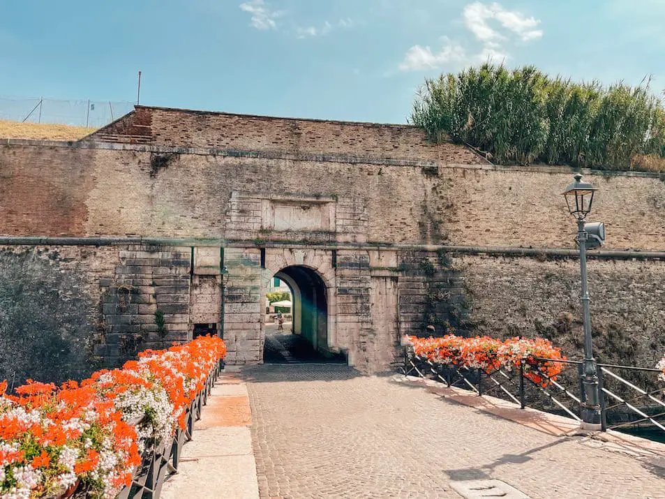 Porta Brescia Gardasee Sehenswürdigkeiten Italien