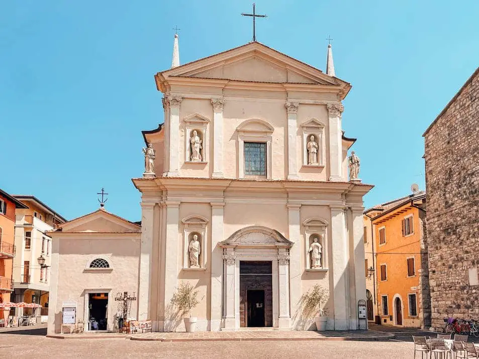Chiesa Parrocchiale dei Santi Pietro e Paolo Gardasee Reisetipps Sehenswürdigkeiten