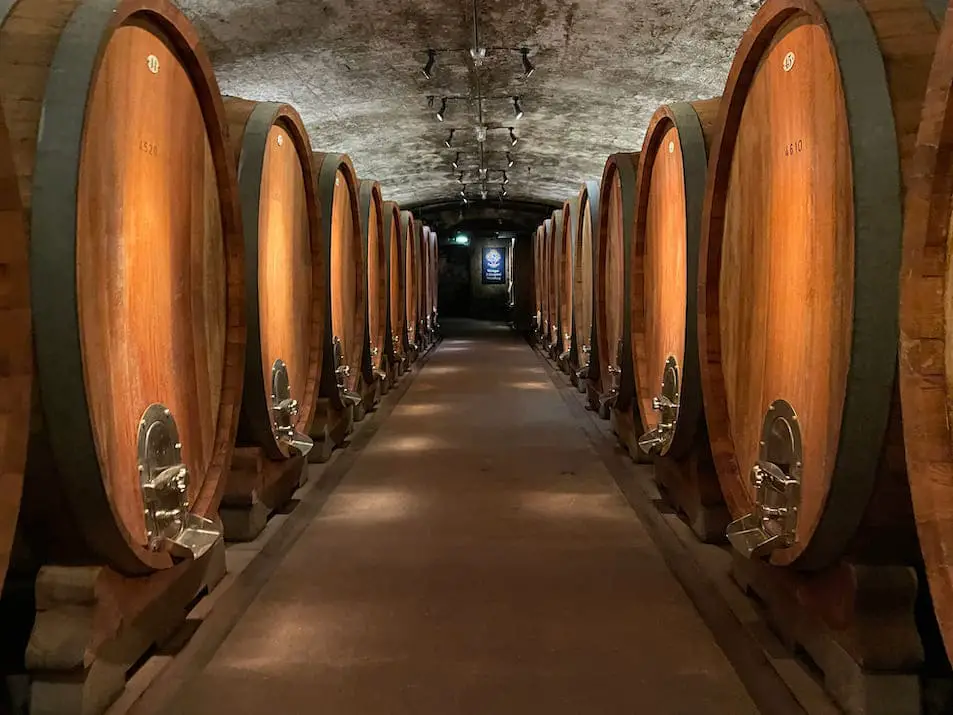 Juliusspital Weingut Weinkeller Weinprobe Weinführung Bayern Weinregion Unterfranken