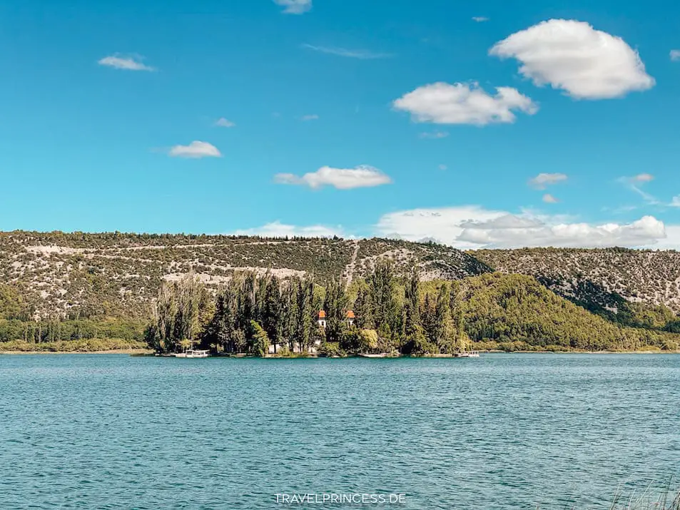 Insel Visovac Wasserfälle Kloster Reisetipps Kroatien Urlaub