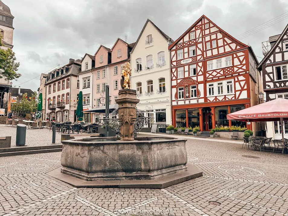 Löwenbrunnen Alter Markt Urlaub in Deutschland Reisetipps Reiseziele
