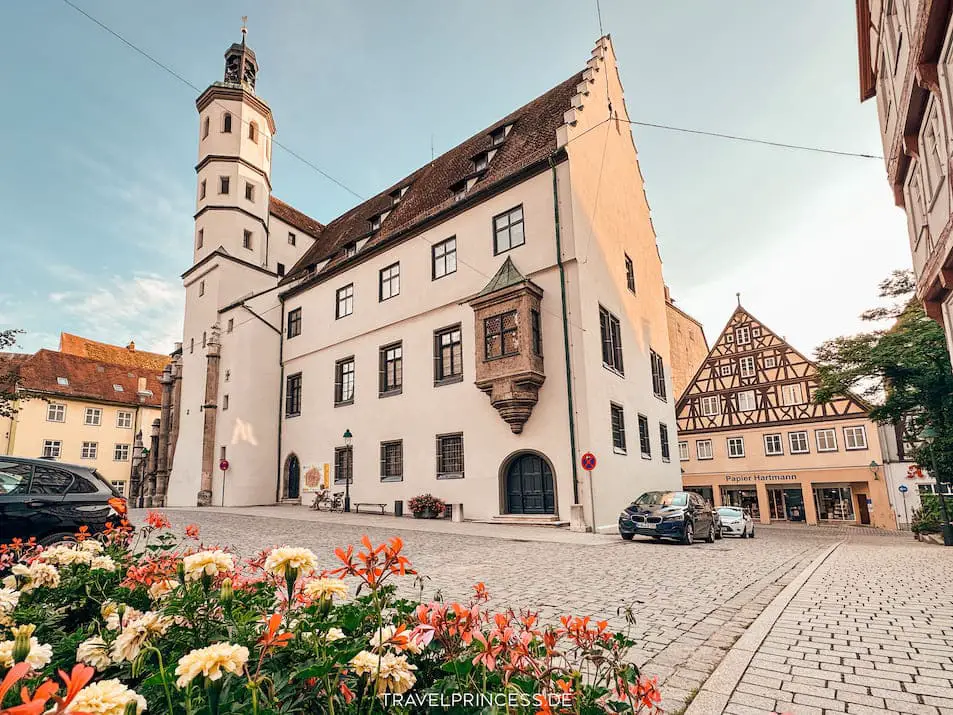 Marktplatz Nördlingen Rathaus Kirche Sehenswürdigkeiten Altstadt schön