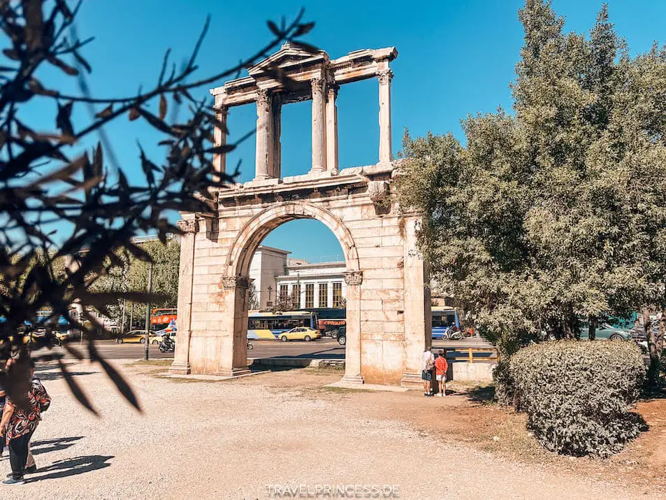 Hadrianstor Akropolis Athen Urlaub Sehenswürdigkeiten Tipps Reisebericht Reiseblog Reiseführer Travelprincess 