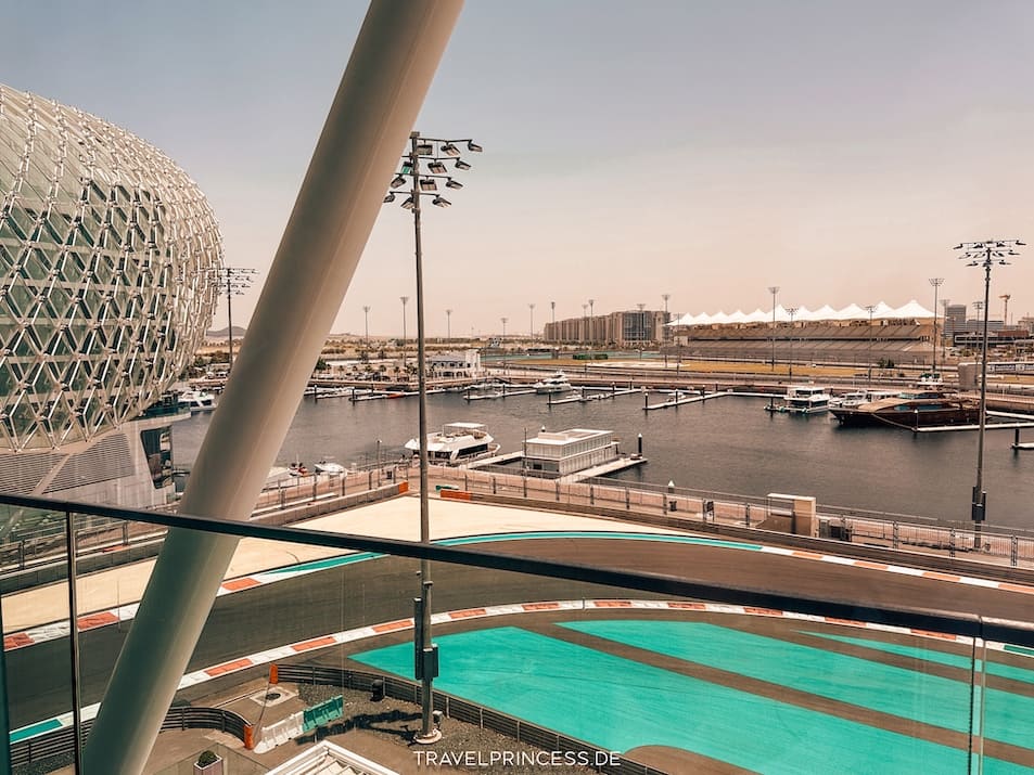 W Abu Dhabi Yas Island Tipps Reisetipps Hotel Urlaub Rennstrecke Ferrari World