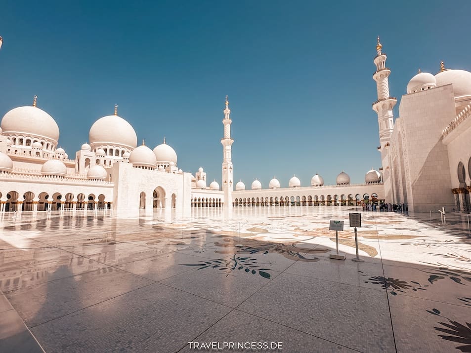 VAE Sehenswürdigkeiten Emirate Sheikh Zayed Moschee Reiseführer Reiseblog Travelprincess