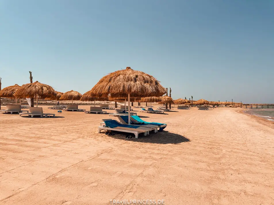 Strand und Hausriff am Sentido Reef Oasis Suakin - Marsa Alam Steg Meer