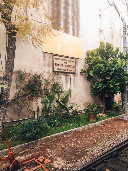 Bahnhof Ferrocarril de Sóller Tren de Sóller Eisenbahn roter Blitz Tipps Reiseblog Erfahrungen 