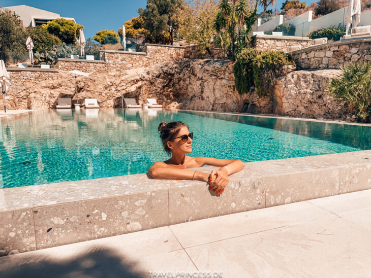 Athen Meer Vororte Luxushotel Tipps Hotels am Strand Pool und Hotelanlage - The Roc Club