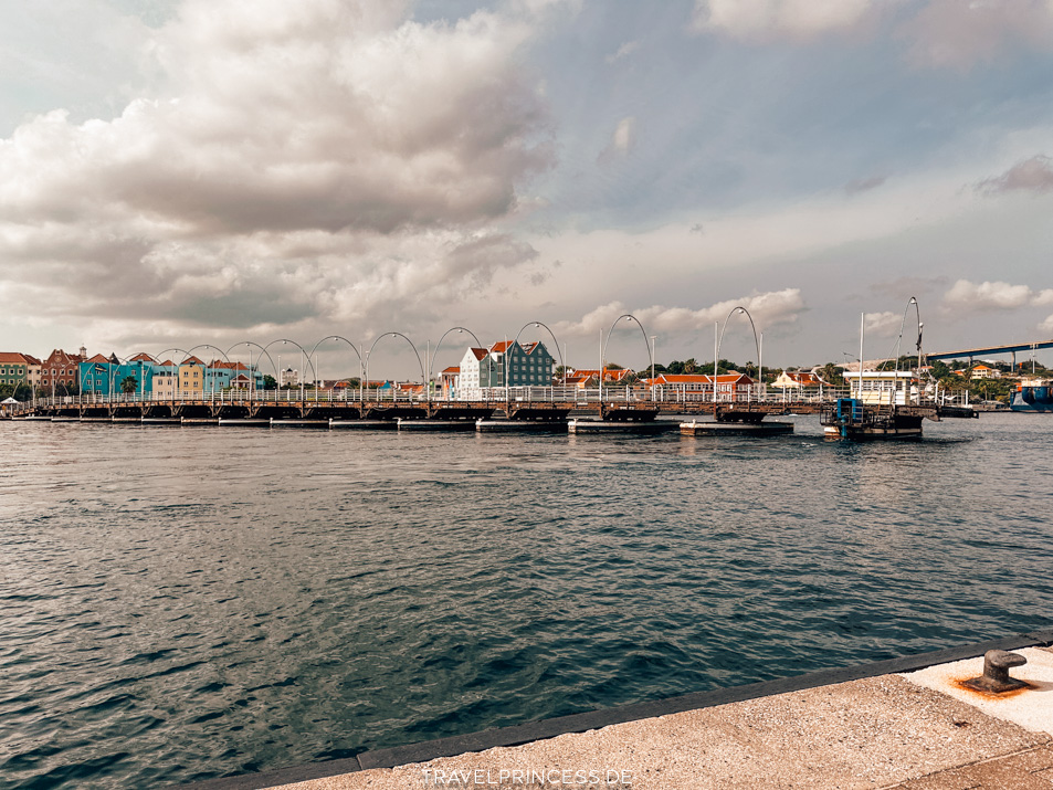 Königin-Emma-Brücke Queen Emma Bridge Curacao Curaçao Reiseführer Reiseblog Travelprincess