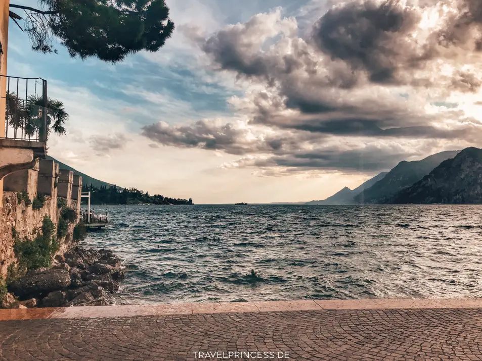 Gardasee im Frühling Reisetipps Reiseblog Travelprincess Roadtrip schönste Orte Reiseführer Karte