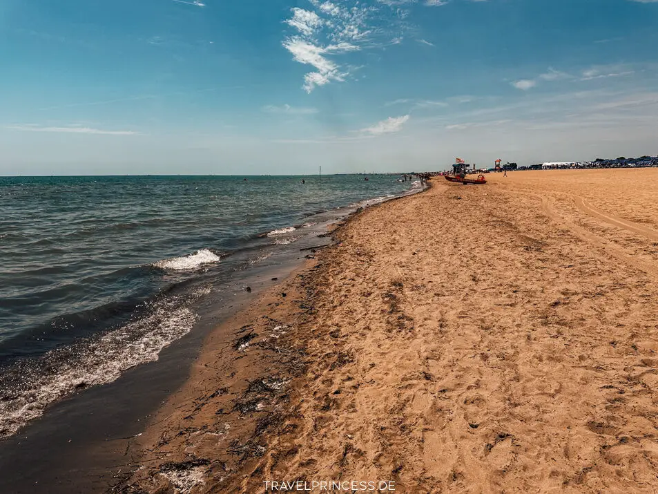 Privater Strand Hotel Bibione am Meer Unterkunft Laguna Park Hotel Pineda Reiseblog Travelprincess Italien Erfahrungen Liegen Schirme