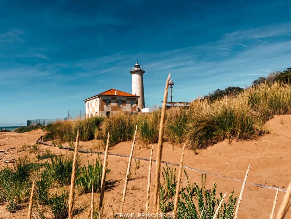 Küstenradweg Bibione am Meer Fahrrad fahren Fahrrad leihen Italien Reisebericht Highlights Sehenswürdigkeiten Faro di Bibione Leuchtturm von Bibione Reiseblog Travelprincess Italien
