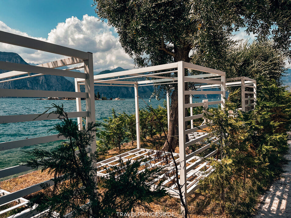 Privatstrand Gardasee Hotel Sonnenbetten Reiseblog Travelprincess