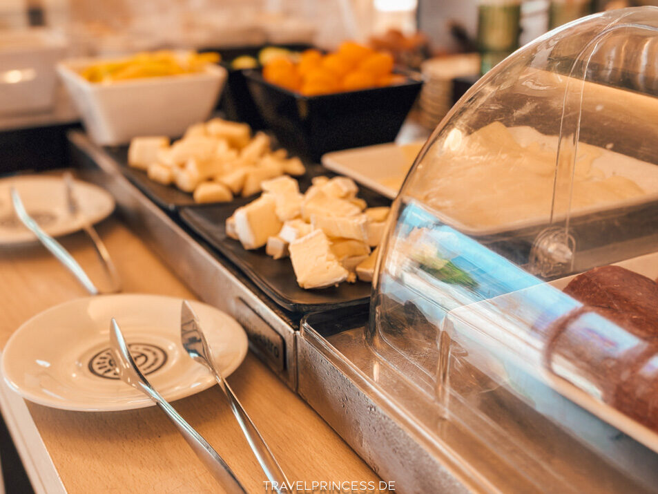 Frühstück Hotel am See Gardasee Reiseblog Buffet Reisetipps Erfahrungen Hoteltipp Geheimtipp Travelprincess Reisebericht