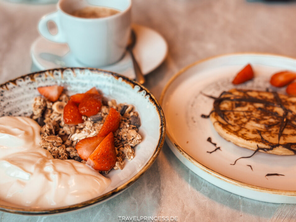 Frühstück Hotel am See Gardasee Reiseblog Buffet Reisetipps Erfahrungen Hoteltipp Geheimtipp Travelprincess Reisebericht