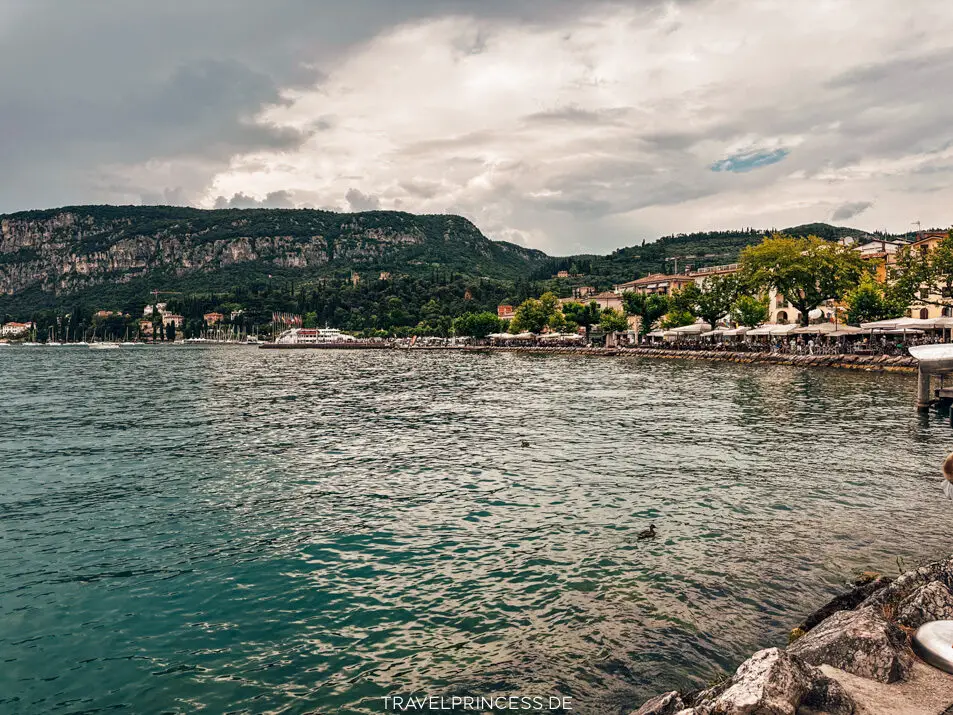 Uferpromenade Garda nach Bardolino und Torri del Benaco Garda Reisetipps Travelprincess Reiseblog Reisebericht Gardasee Erfahrungen