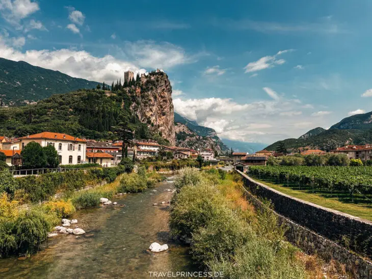 Etschradweg Riva Arco Sehenswürdigkeiten Strecke Wandern Fahrrad fahren Erfahrungen Gardasee Reiseblog Travelprincess Burgruine Arco