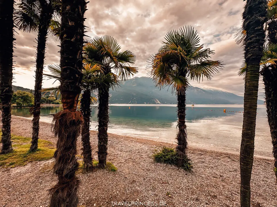 Strand Spiaggia Sabbioni - Riva del Garda Urlaub Baden Strände Kies Sand Gardasee Reiseblog Travelprincess Erfahrungen Reisebericht Reisetipps