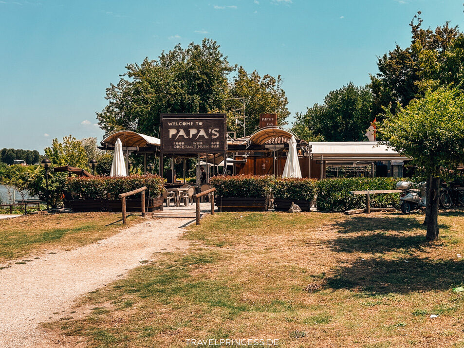 Lago di Mezzo Mantua Restaurants Bar am Wasser Papas Cafe Reisebericht Reisetipps Highlights Travelprincess Reiseblog Italien Gardasee Ausflug
