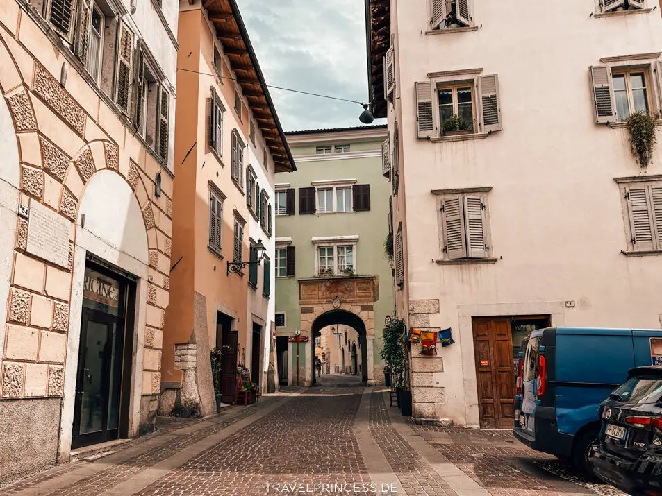 Zug oder Bus Rovereto Tipps Trentino Travelprincess Reiseblog Italien Gardasee