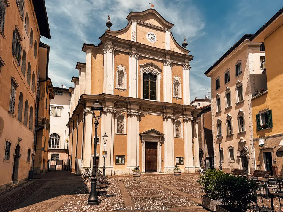 Chiesa di Santa Maria del Loreto Trentino Italien Gardasee Reiseblog Travelprincess Sehenswürdigkeiten Kirchen