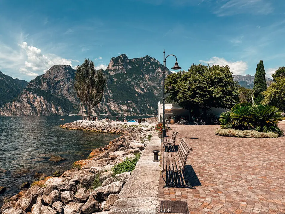Baden Gardasee Reiseblog Travelprincess Reisetipps Nordufer Kiesstrand Urlaub 