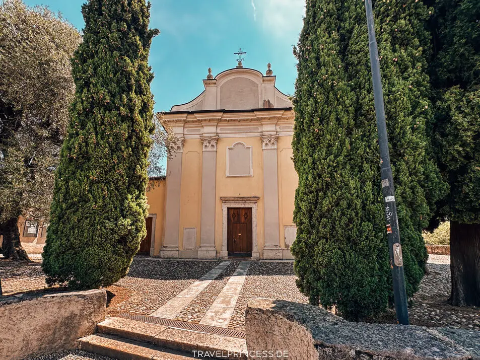 Ausblick Panorama Kirche La chiesa di Sant'Andrea è la parrocchiale di Torbole Gardasee Reiseblog Travelprincess 