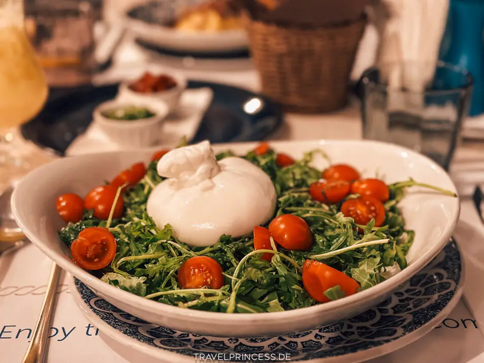 Bocasa Beach Montenegro Restaurant Boutique Luxus Hotel Bucht von Kotor Spa Wellness Indoorpool Boutique Hotel Reisetipps Hotels Unterkunft Wellness privater Strand Hotel am Meer Bucht Reiseblog Travelprincess