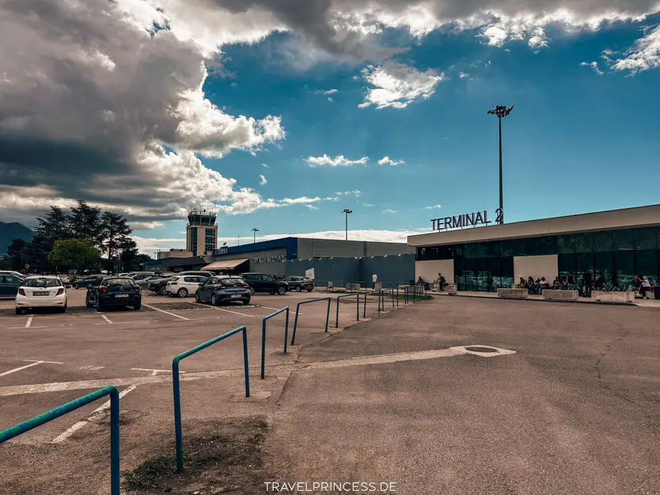 Tivat Anreise Auto Flugzeug Direktflüge Deutschland Montenegro Bucht von Kotor Spa Wellness Indoorpool Boutique Hotel Reisetipps Hotels Unterkunft Wellness privater Strand Hotel am Meer Bucht Reiseblog Travelprincess