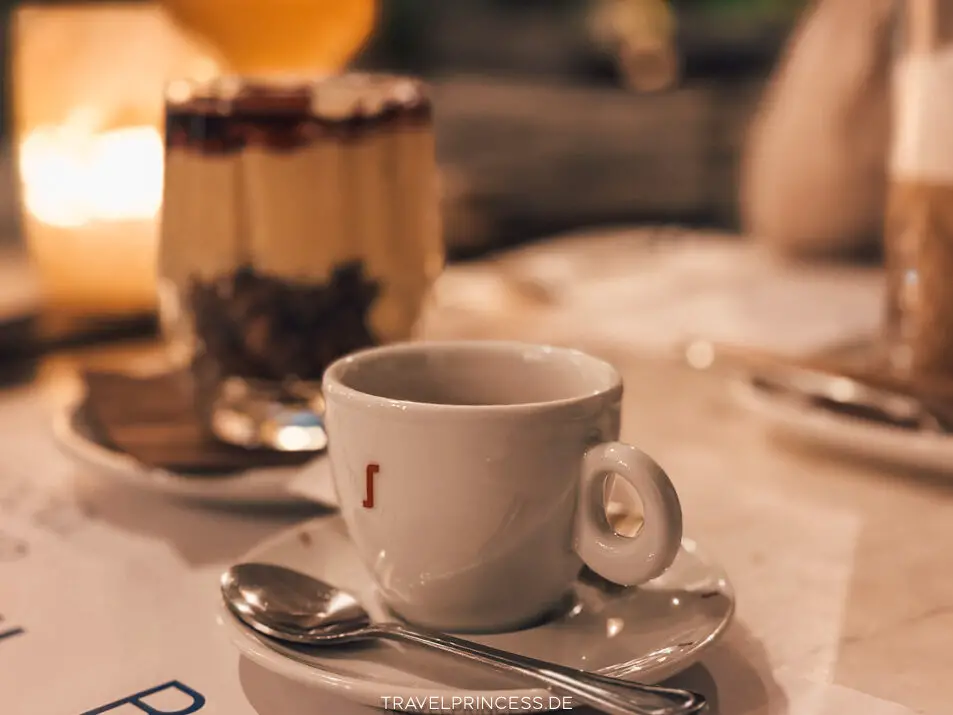 Bocasa Beach Montenegro Restaurant Boutique Luxus Hotel Bucht von Kotor Spa Wellness Indoorpool Boutique Hotel Reisetipps Hotels Unterkunft Wellness privater Strand Hotel am Meer Bucht Reiseblog Travelprincess