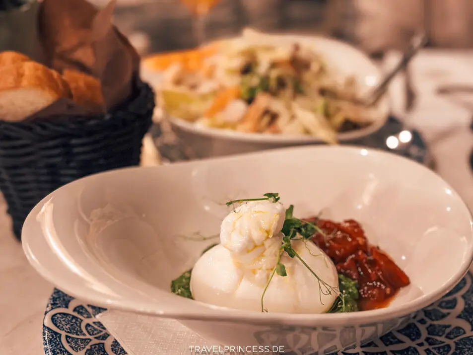 Bocasa Beach Montenegro Restaurant Boutique Luxus Hotel Bucht von Kotor Spa Wellness Indoorpool Boutique Hotel Reisetipps Hotels Unterkunft Wellness privater Strand Hotel am Meer Bucht Reiseblog Travelprincess