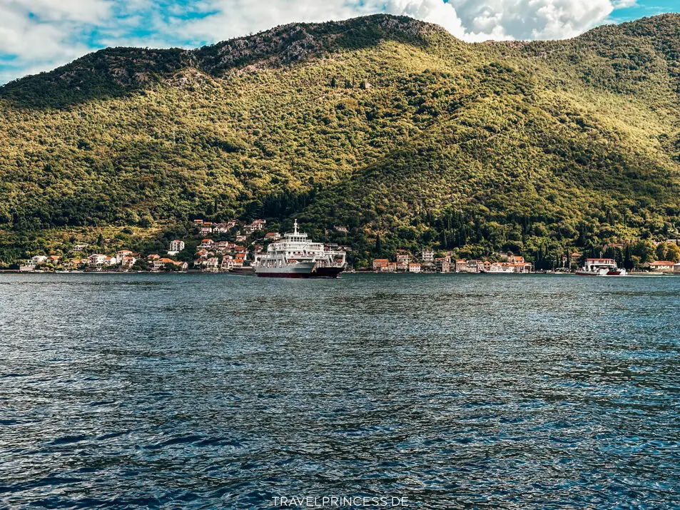 Boutique Luxus Hotel Bucht von Kotor Spa Wellness Indoorpool Boutique Hotel Reisetipps Hotels Unterkunft Wellness privater Strand Hotel am Meer Bucht Reiseblog Travelprincess