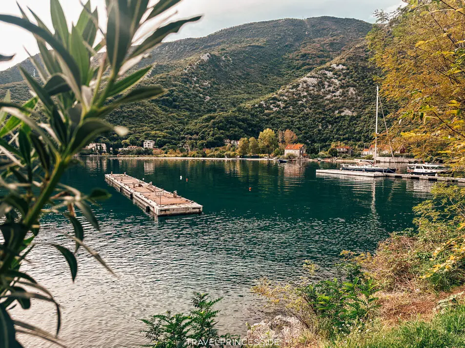 Anreise Auto Flugzeug Direktflüge Deutschland Dubrovnik Montenegro Bucht von Kotor Spa Wellness Indoorpool Boutique Hotel Reisetipps Hotels Unterkunft Wellness privater Strand Hotel am Meer Bucht Reiseblog Travelprincess