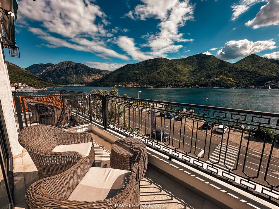 Zimmer Suiten Casa del Mare Mediterraneo Montenegro Bucht von Kotor Spa Wellness Indoorpool Boutique Hotel Reisetipps Hotels Unterkunft Wellness privater Strand Hotel am Meer Bucht Reiseblog Travelprincess