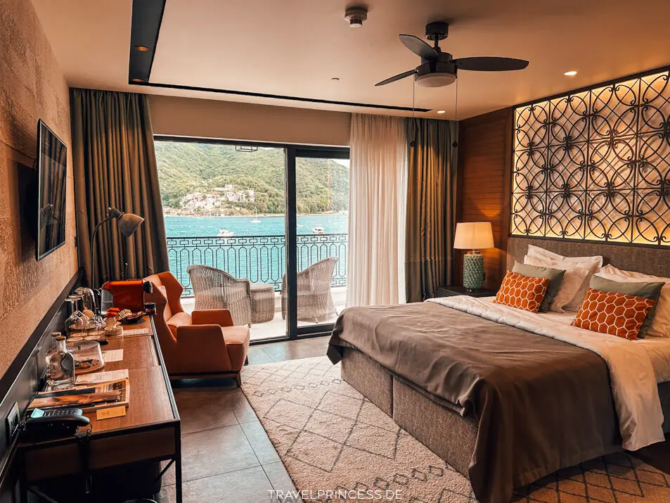 Zimmer Suiten Casa del Mare Mediterraneo Montenegro Bucht von Kotor Spa Wellness Indoorpool Boutique Hotel Reisetipps Hotels Unterkunft Wellness privater Strand Hotel am Meer Bucht Reiseblog Travelprincess
