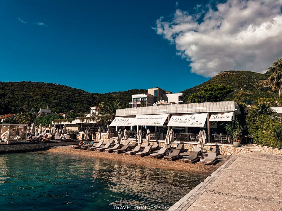 Bocasa Beach Montenegro Boutique Luxus Hotel Bucht von Kotor Spa Wellness Indoorpool Boutique Hotel Reisetipps Hotels Unterkunft Wellness privater Strand Hotel am Meer Bucht Reiseblog Travelprincess