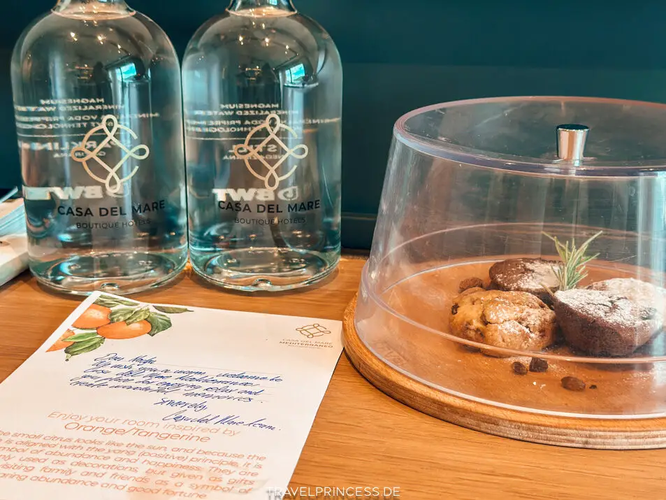 Zimmer Suiten Casa del Mare Mediterraneo Montenegro Bucht von Kotor Spa Wellness Indoorpool Boutique Hotel Reisetipps Hotels Unterkunft Wellness privater Strand Hotel am Meer Bucht Reiseblog Travelprincess
