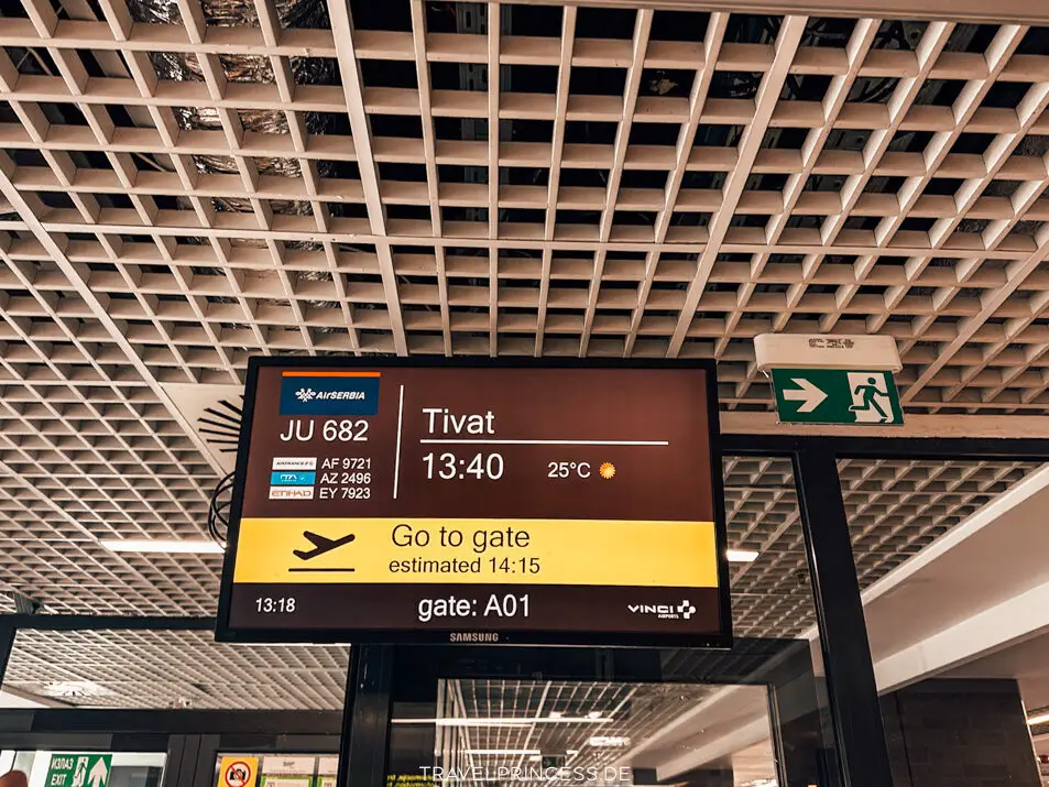 Tivat Anreise Auto Flugzeug Direktflüge Deutschland Montenegro Bucht von Kotor Spa Wellness Indoorpool Boutique Hotel Reisetipps Hotels Unterkunft Wellness privater Strand Hotel am Meer Bucht Reiseblog Travelprincess