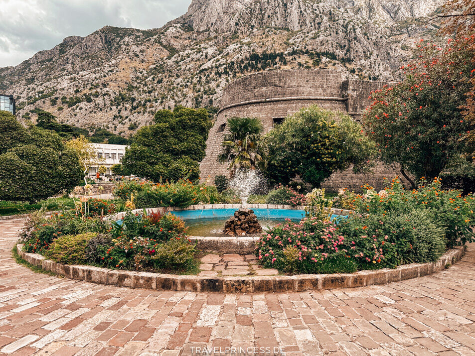 Kampana-Turm Kotor Stadtmauer Sehenswürdigkeiten Highlights Reiseblog Travelprincess Montenegro